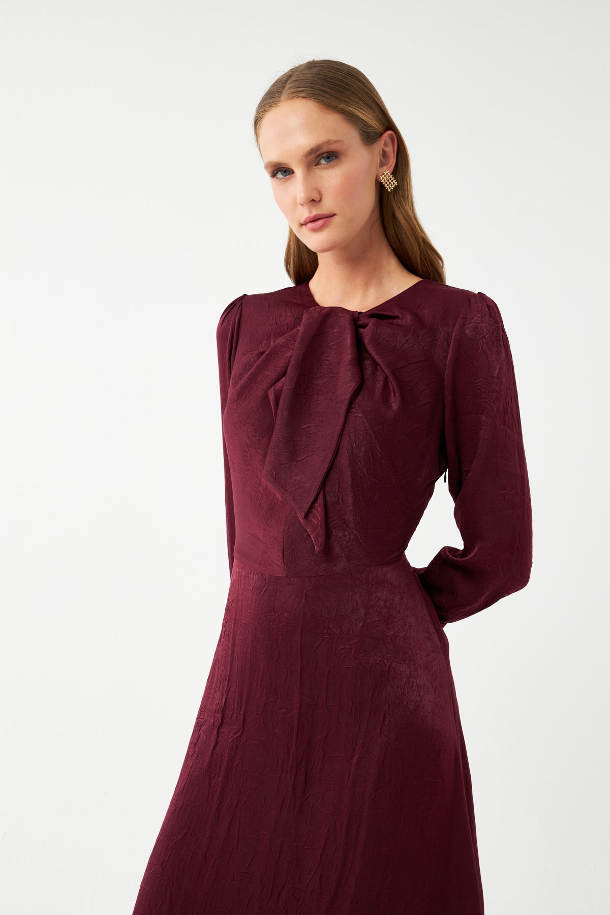 Fiyonk Detaylı Midi Elbise