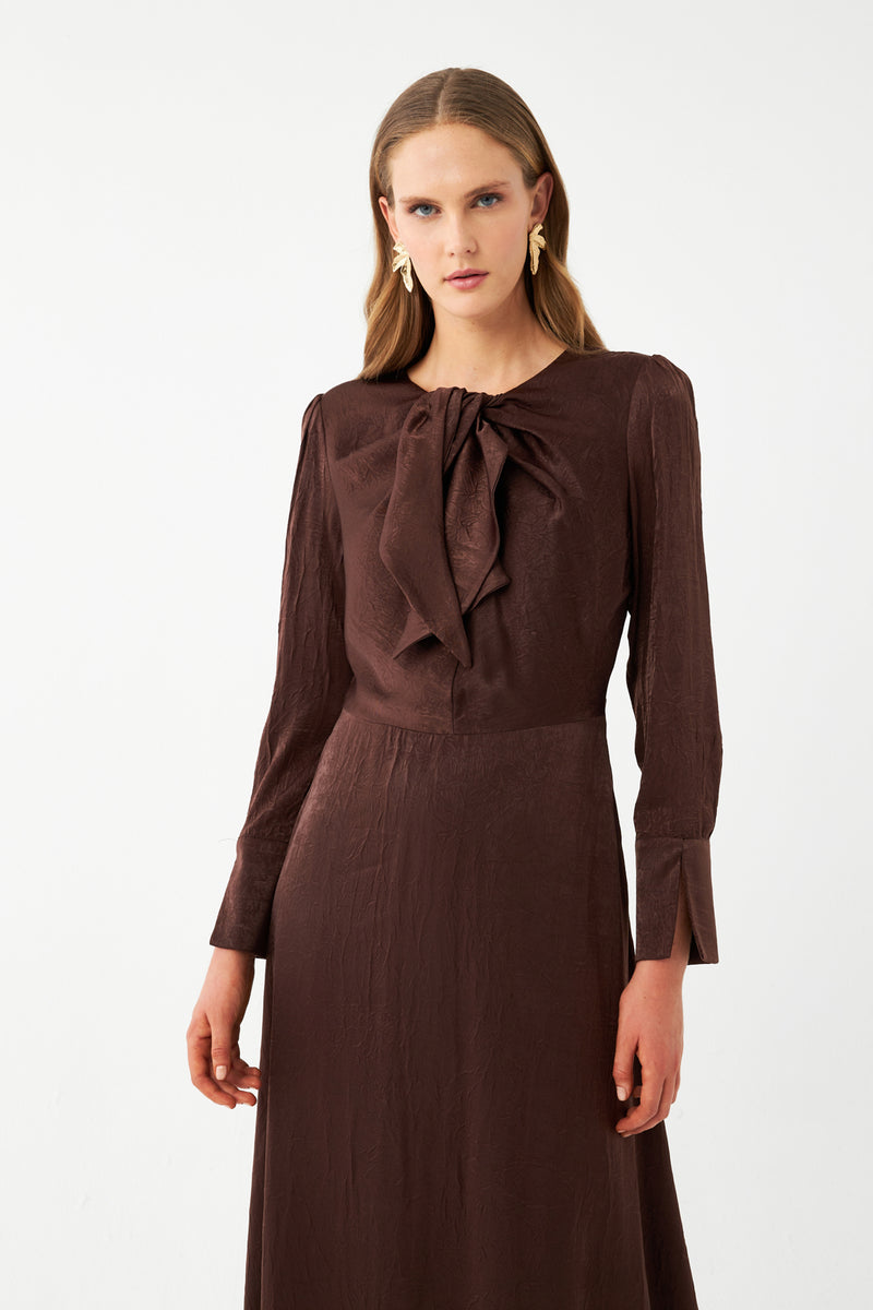 Fiyonk Detaylı Midi Elbise