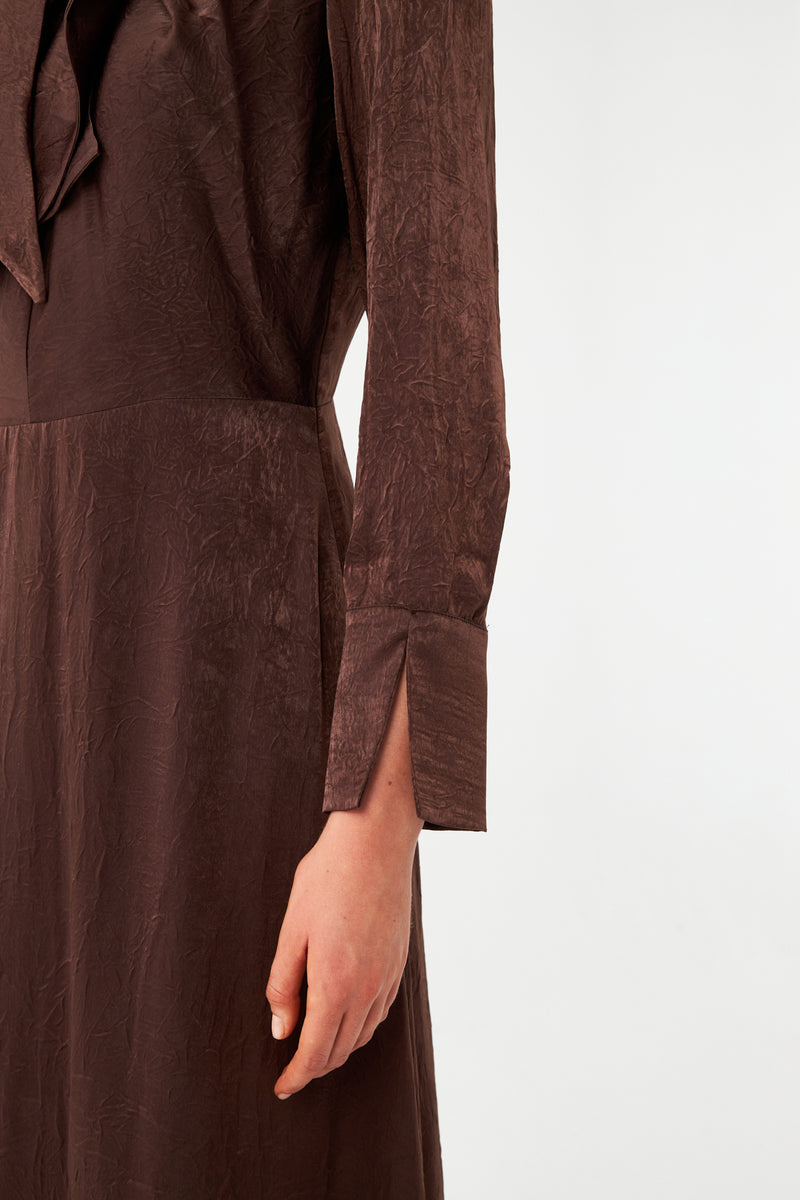 Fiyonk Detaylı Midi Elbise