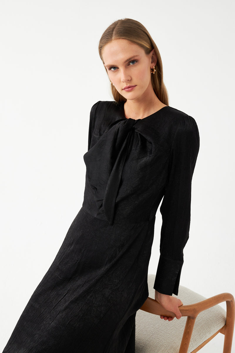 Fiyonk Detaylı Midi Elbise