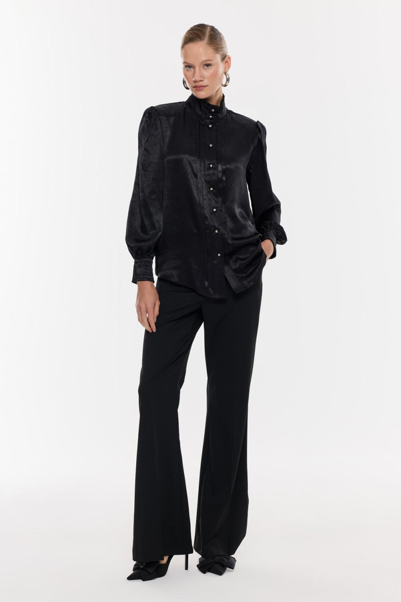 Saten Dokulu Düğme Detaylı Gömlek