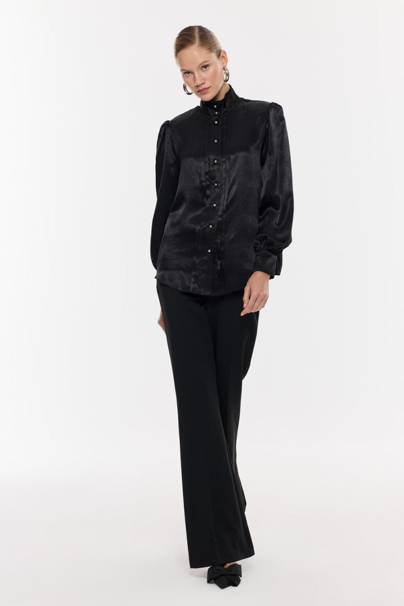 Saten Dokulu Düğme Detaylı Gömlek
