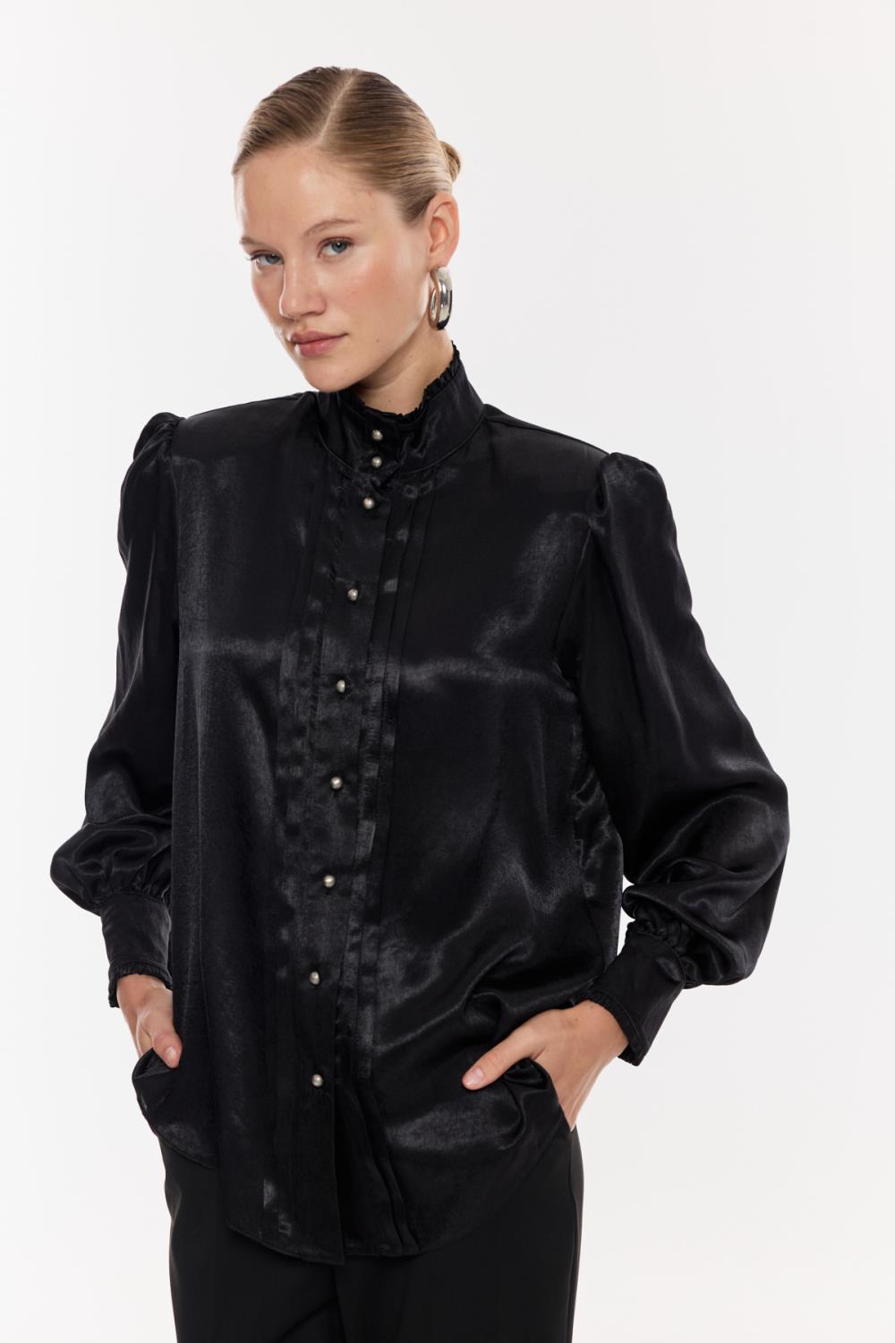 Saten Dokulu Düğme Detaylı Gömlek