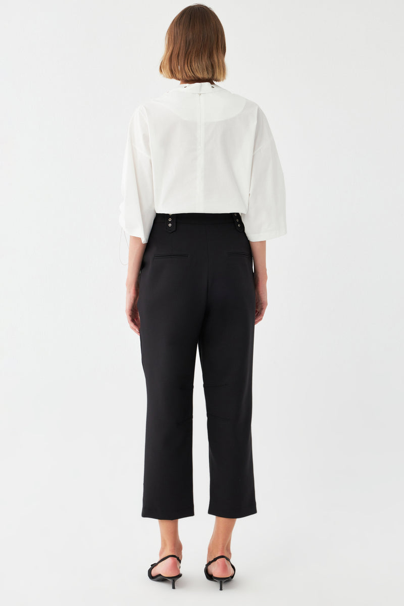 Düğme Detaylı Kısa Paça Pantolon