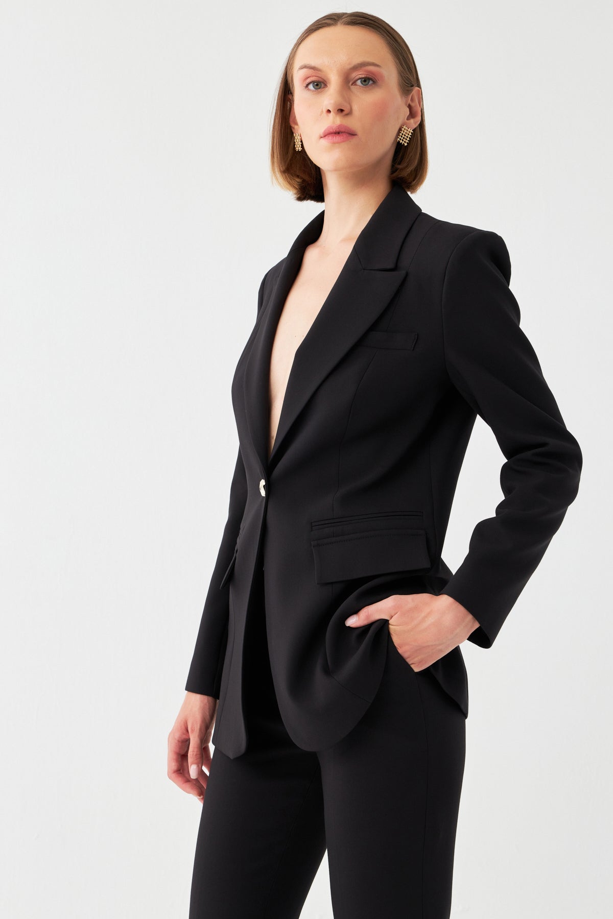 Özel Düğme Detaylı Siyah Blazer Takım