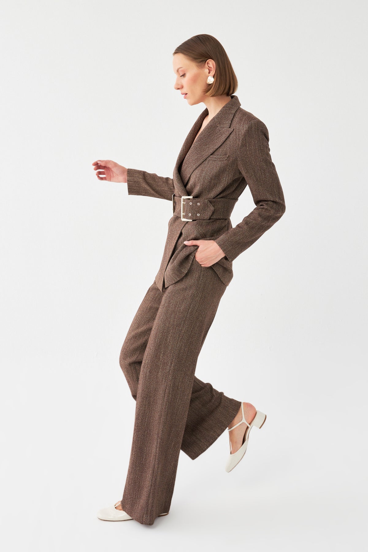 Çift Tokalı Kemerli Kahverengi Blazer Takım