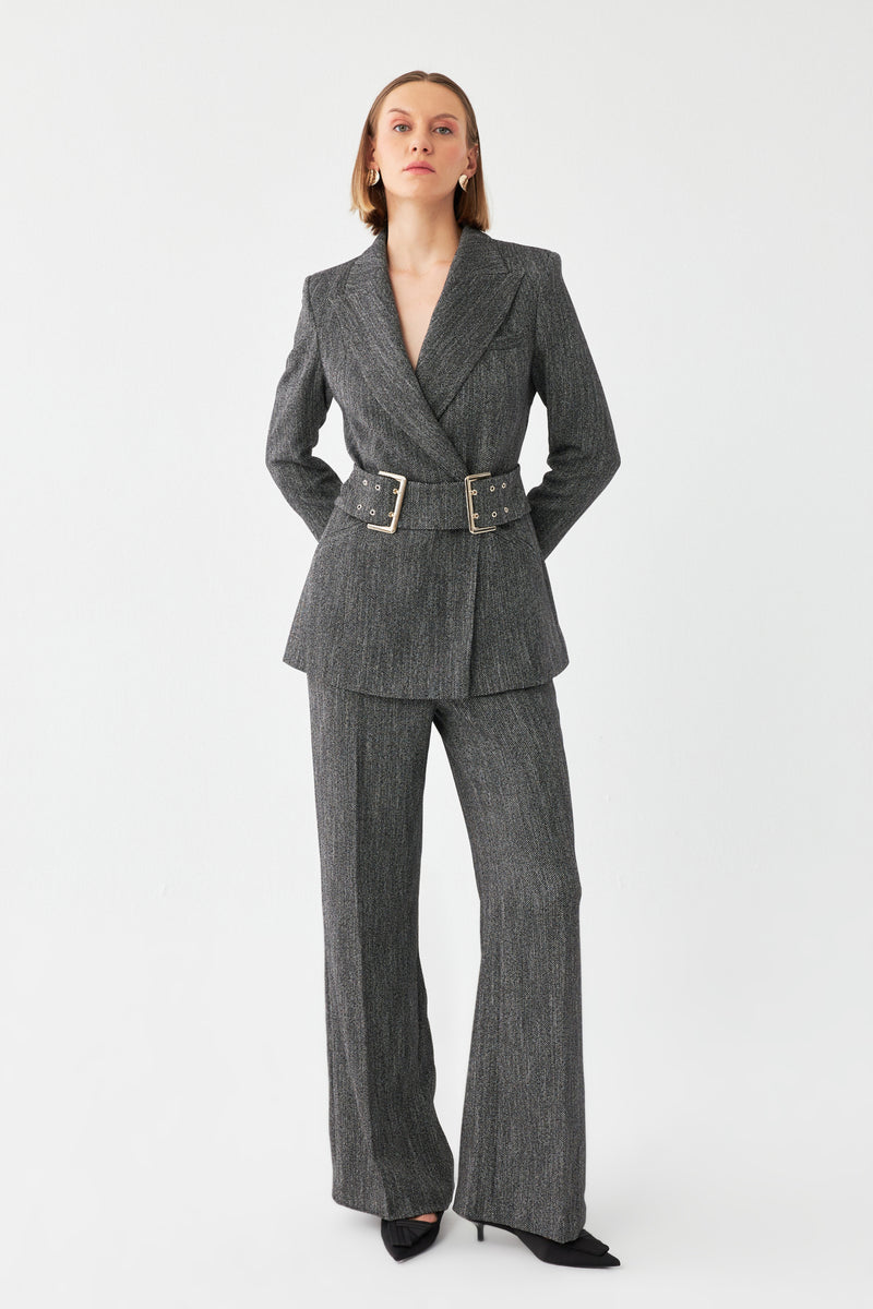 Kemer Detaylı Kruvaze Takım