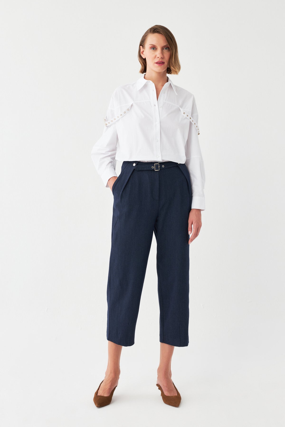 Lacivert Crop Pantolon – Metal Tokalı Şık Tasarım