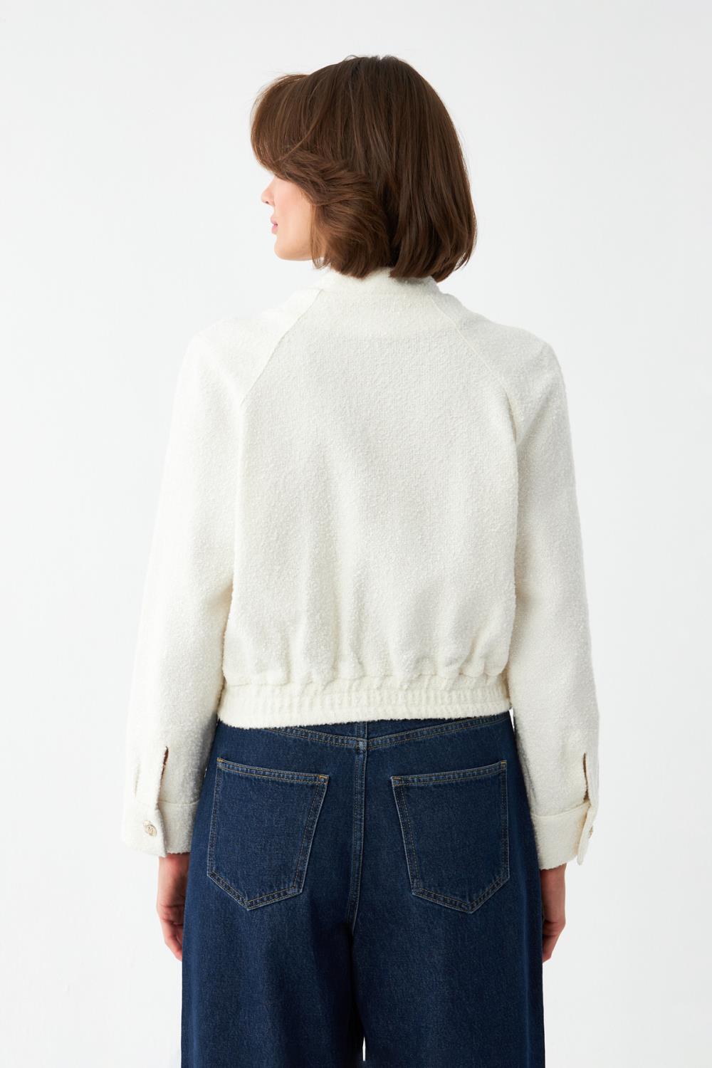 Kadın Ekru Altın Düğmeli Kısa Ceket