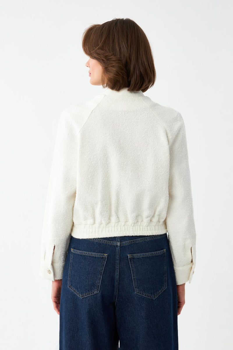 Kadın Ekru Altın Düğmeli Kısa Ceket