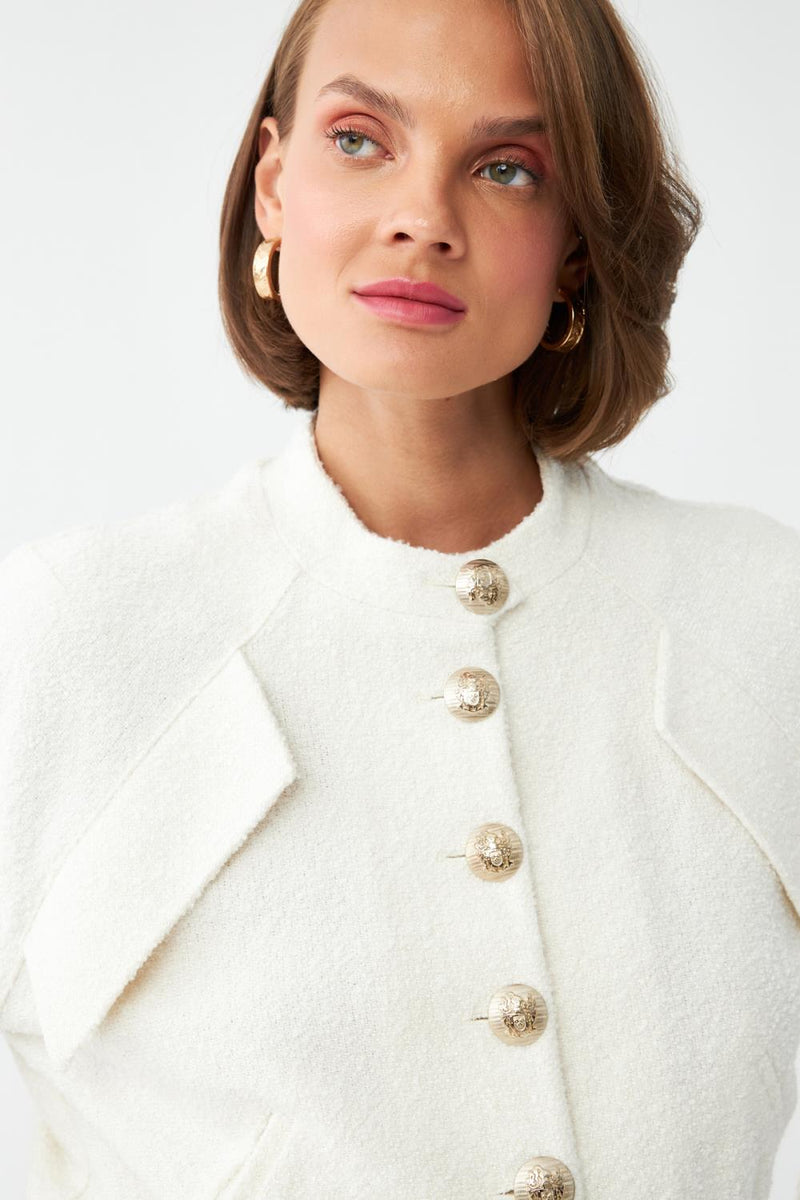 Kadın Ekru Altın Düğmeli Kısa Ceket
