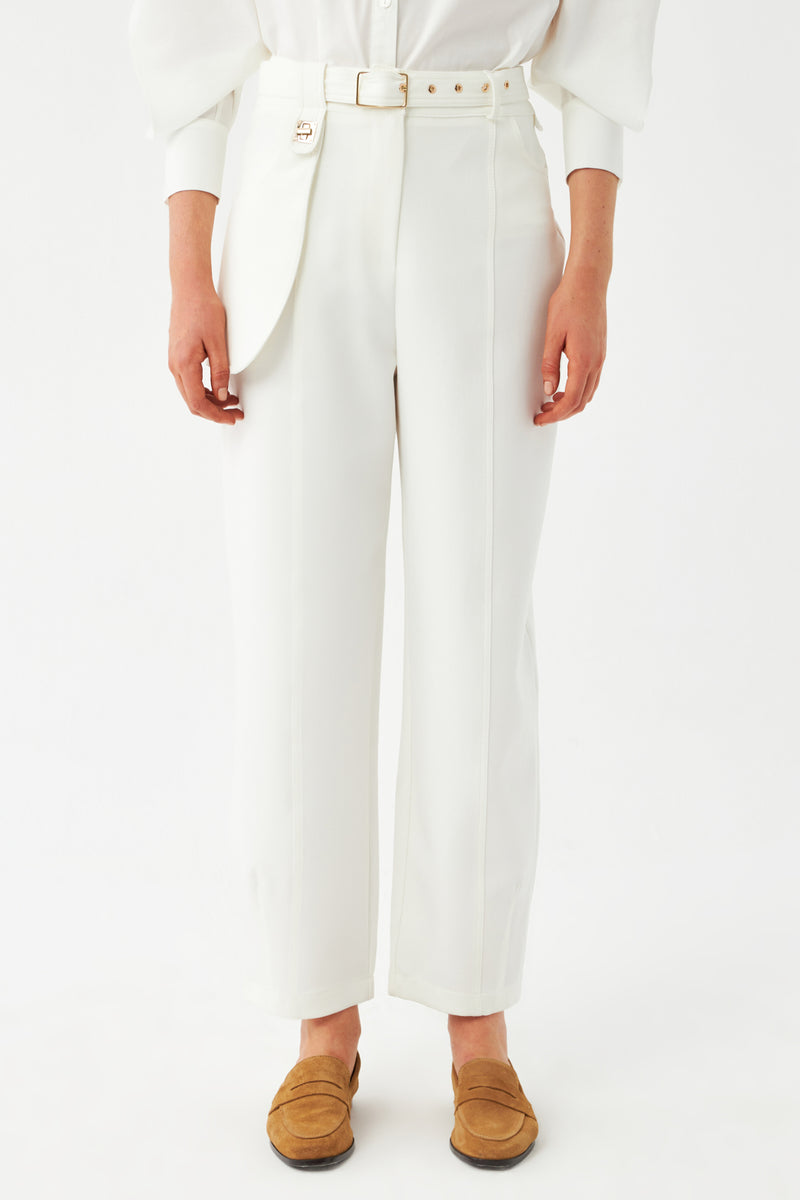 Kemerli Düz Paça Pantolon