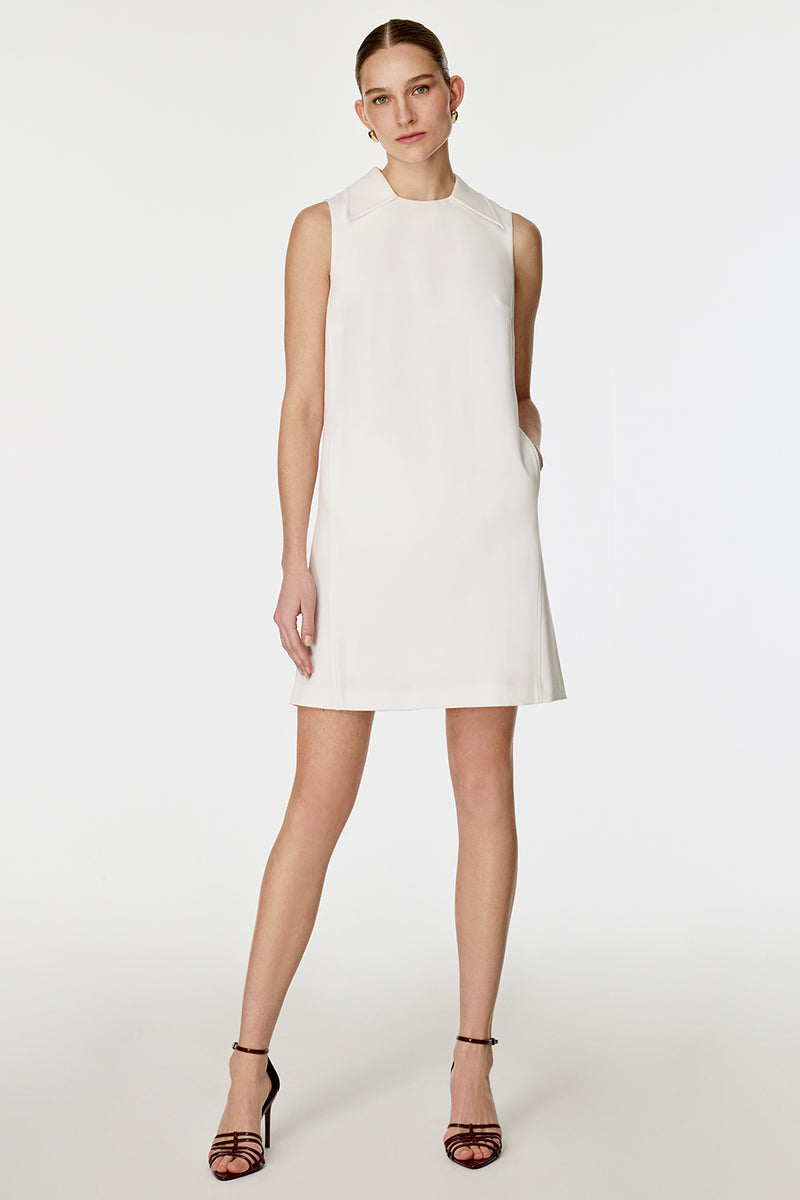 Çiçek Broşlu Mini Elbise