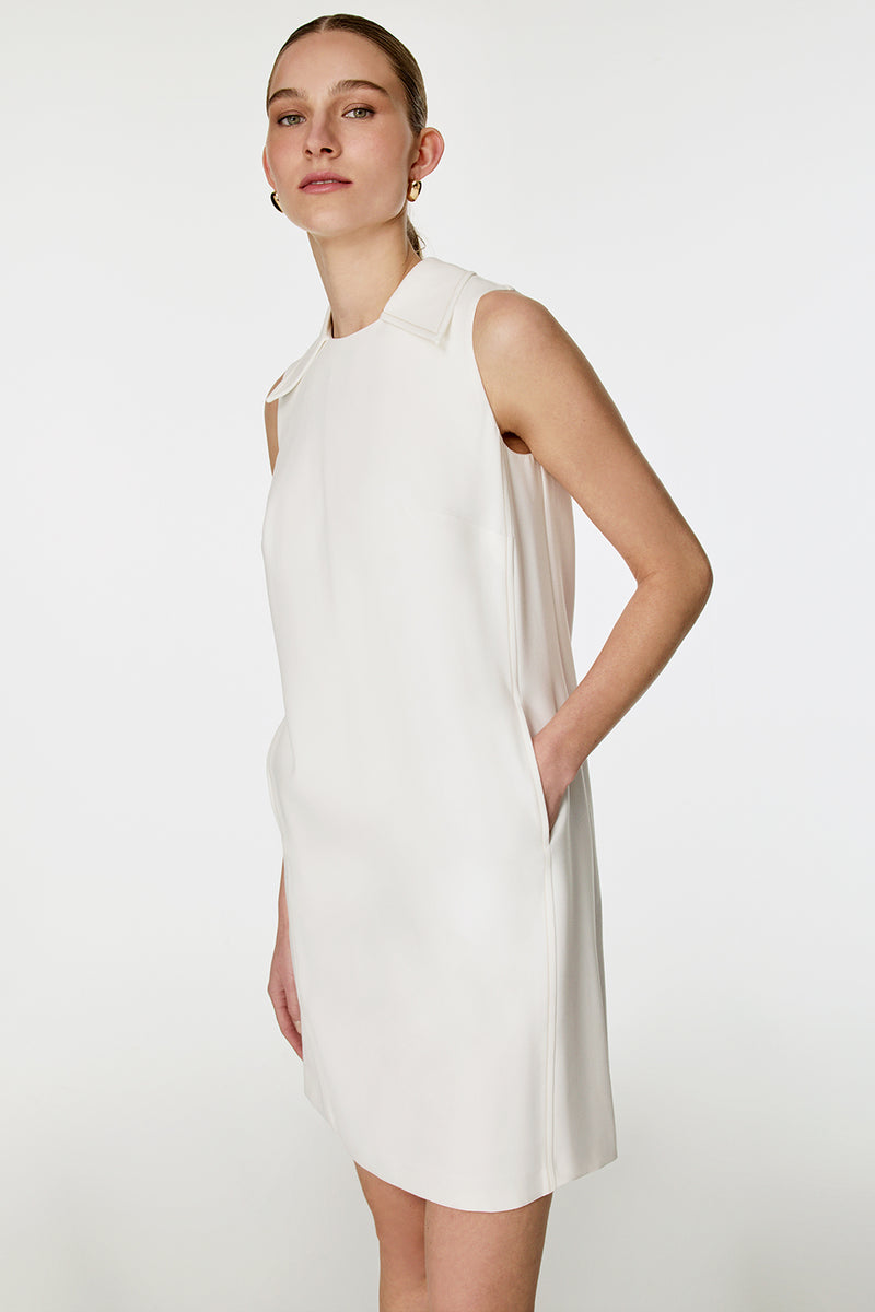 Çiçek Broşlu Mini Elbise