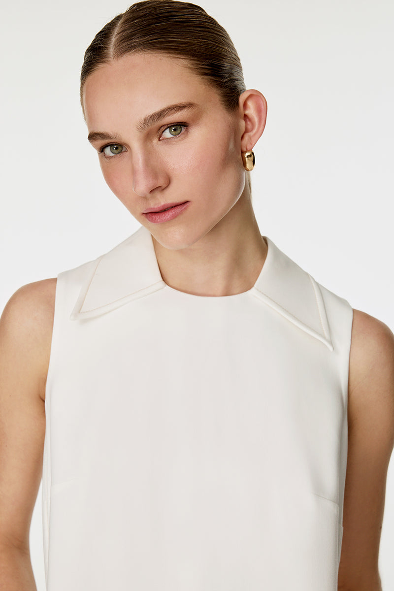 Çiçek Broşlu Mini Elbise