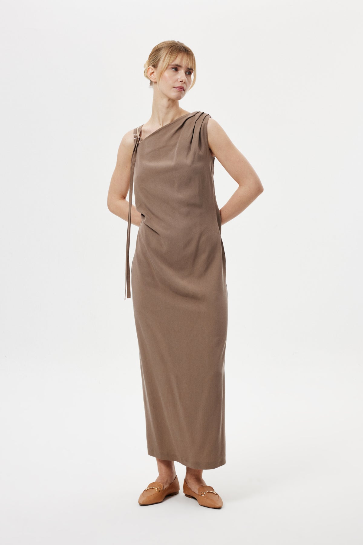 Omuz Detaylı Uzun Elbise