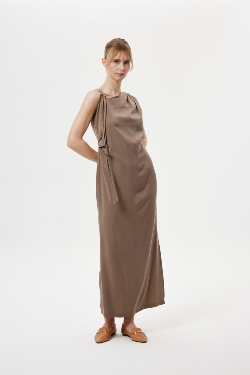 Omuz Detaylı Uzun Elbise