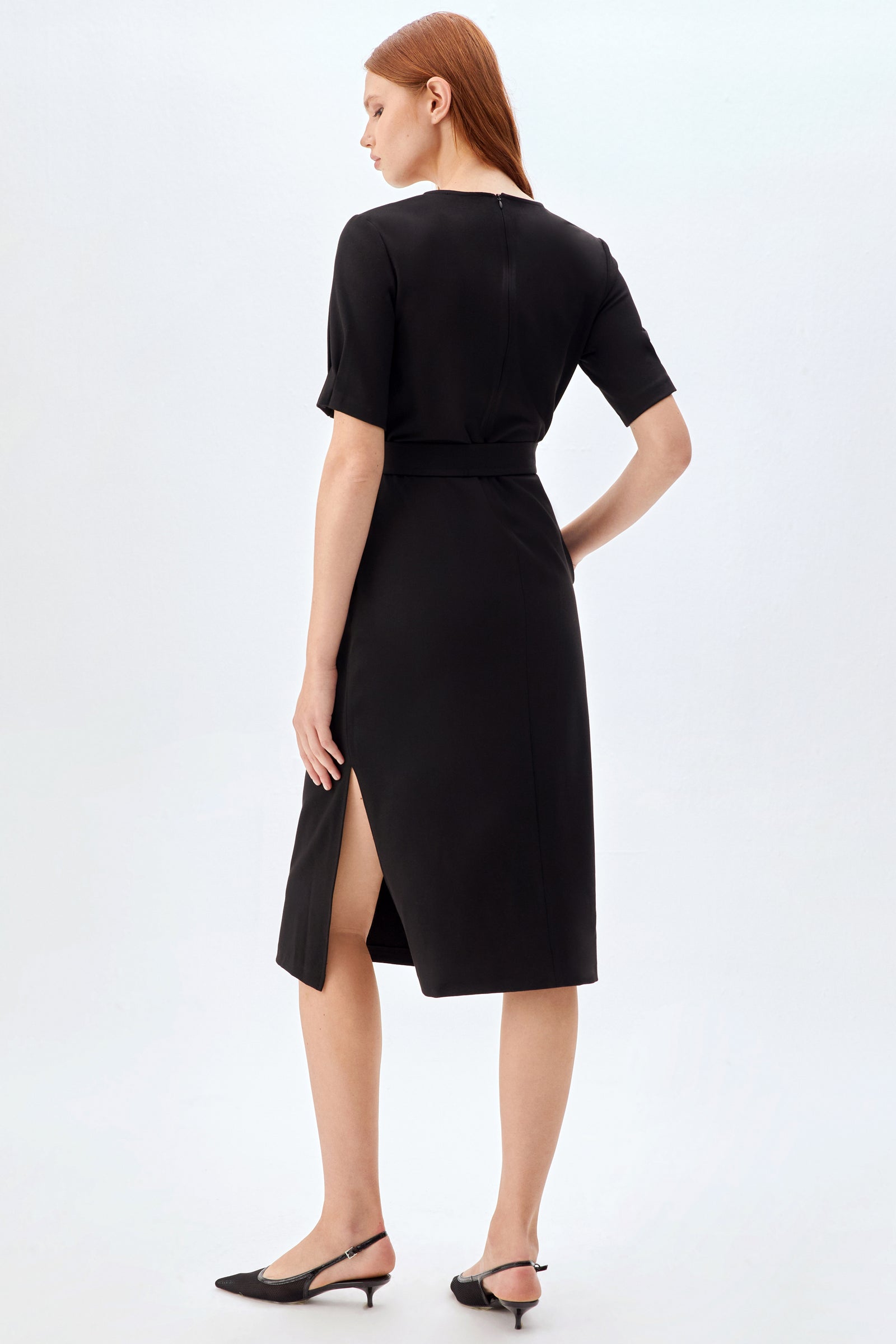 Kısa Kol, Kemerli Yırtmaçlı Elbise