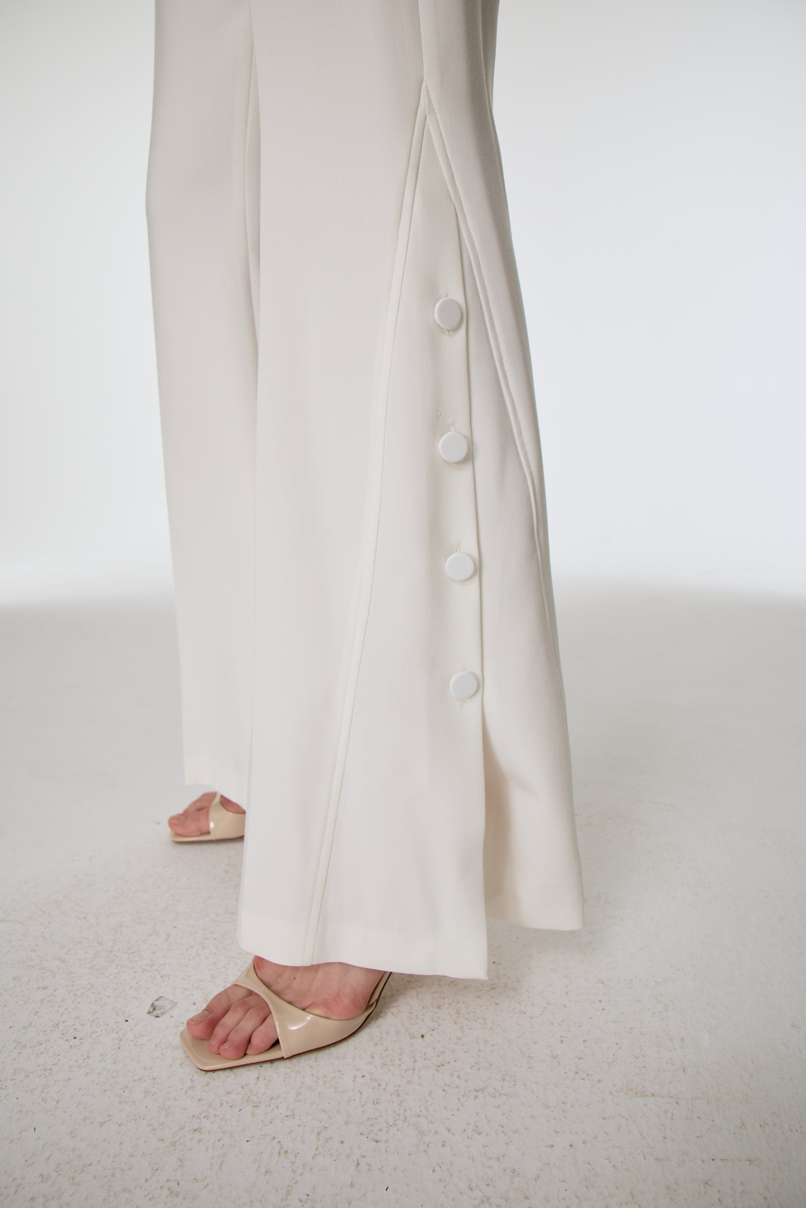 Paçaları Düğmeli Flare Pantolon