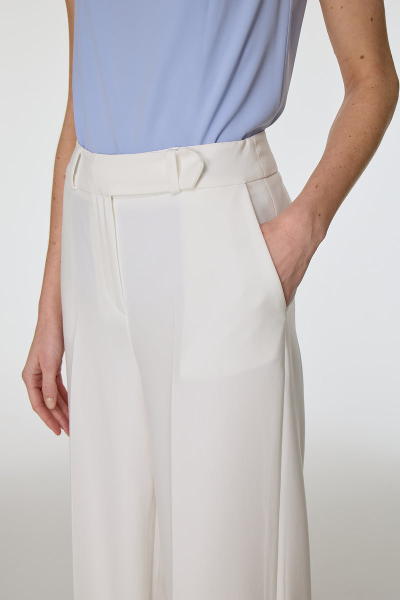 Arkası Lastikli Düz Paça Pantolon