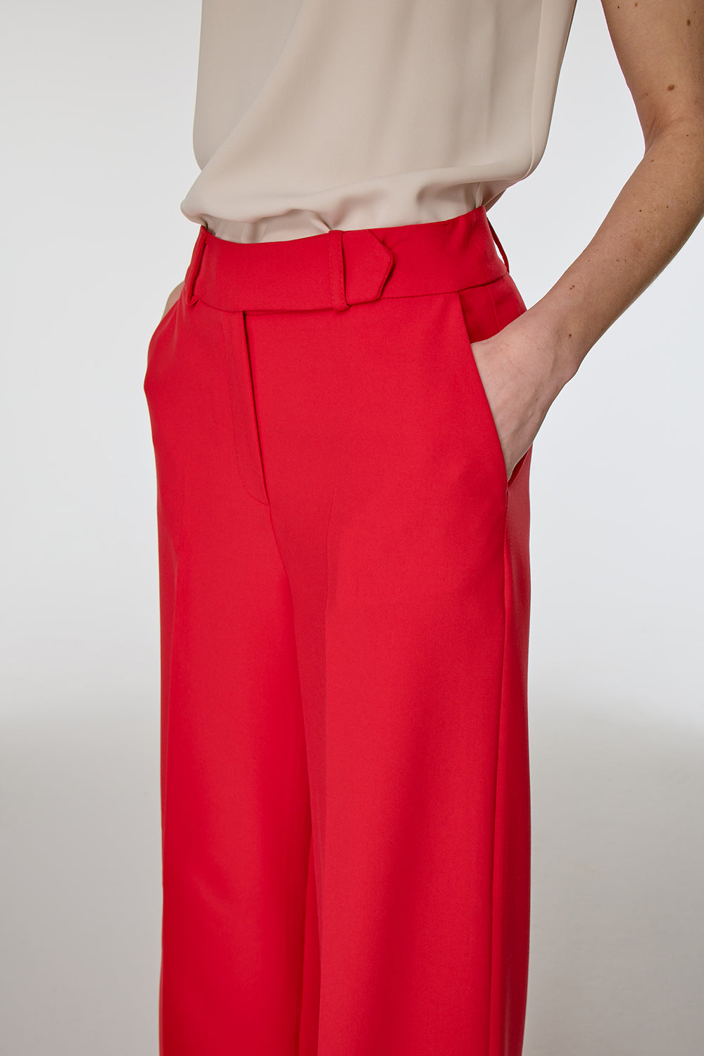 Arkası Lastikli Düz Paça Pantolon