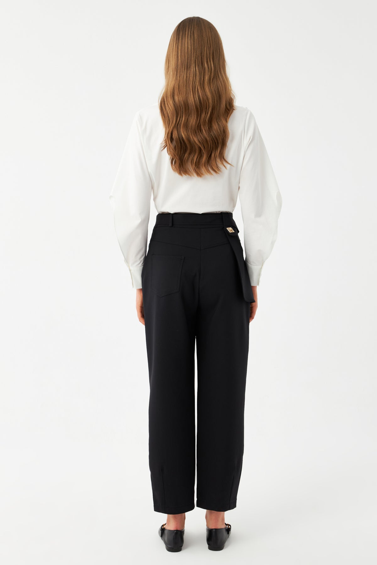 Kemerli Düz Paça Pantolon