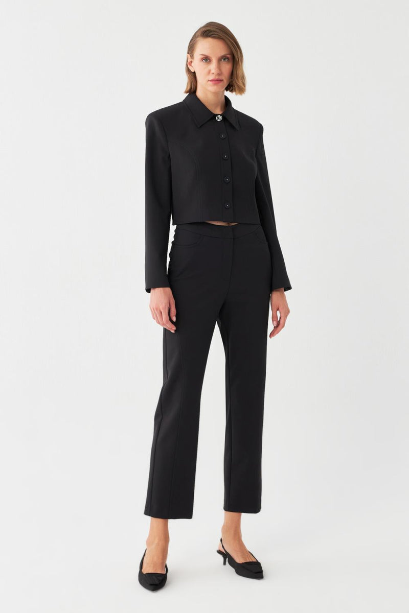 Süs Dikiş Detaylı Kısa Ceket Takım SİYAH