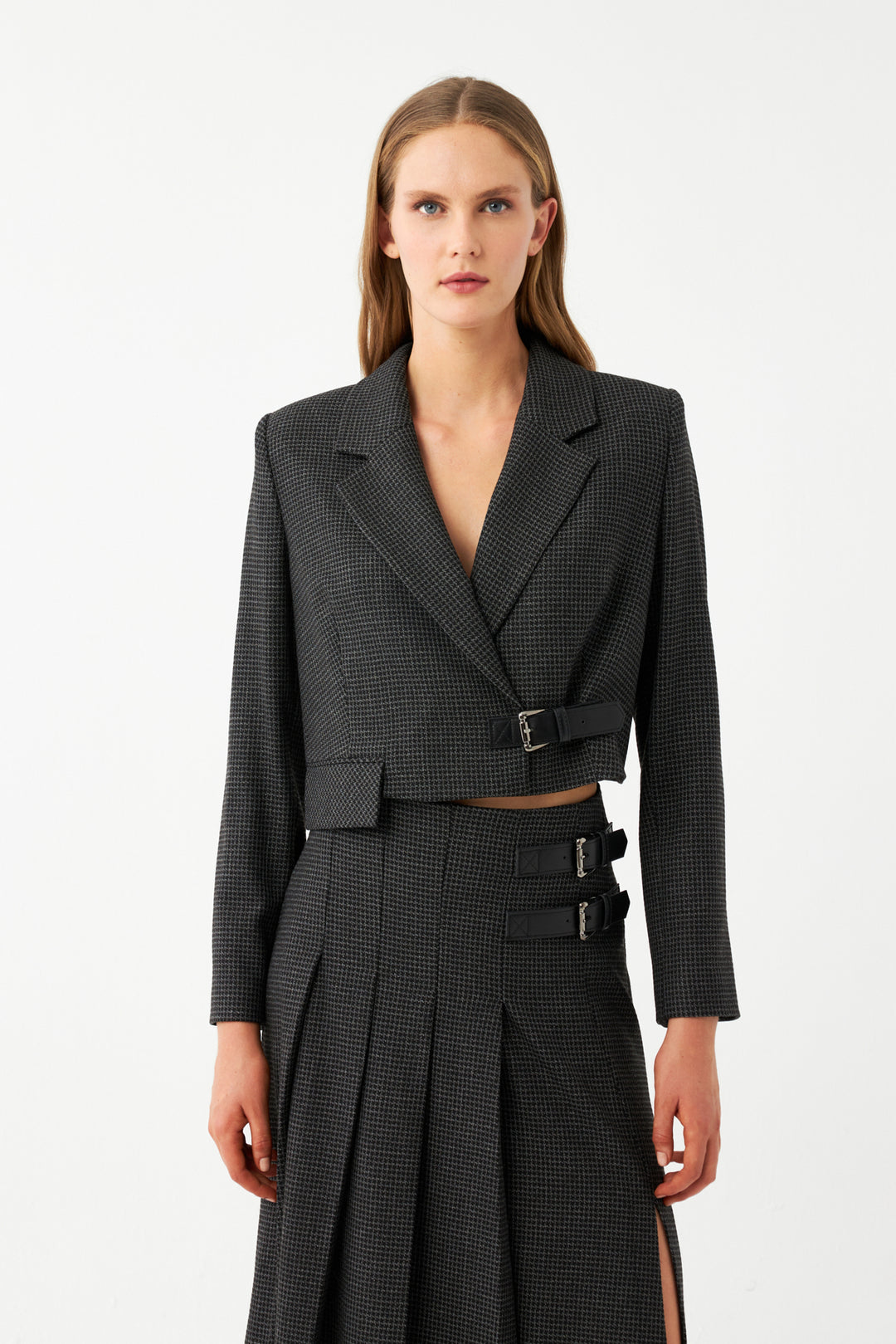 Kadın Siyah Tokalı Kemer Detaylı Kısa Blazer Ceket