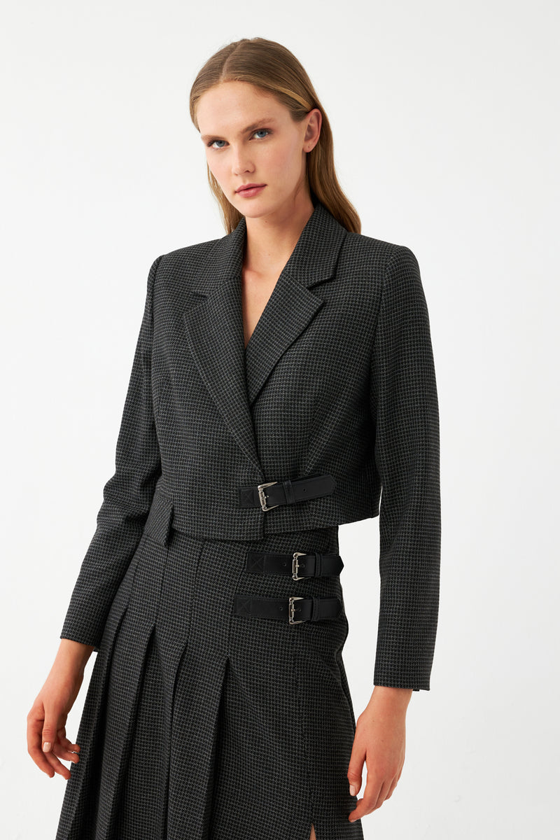 Kadın Siyah Tokalı Kemer Detaylı Kısa Blazer Ceket