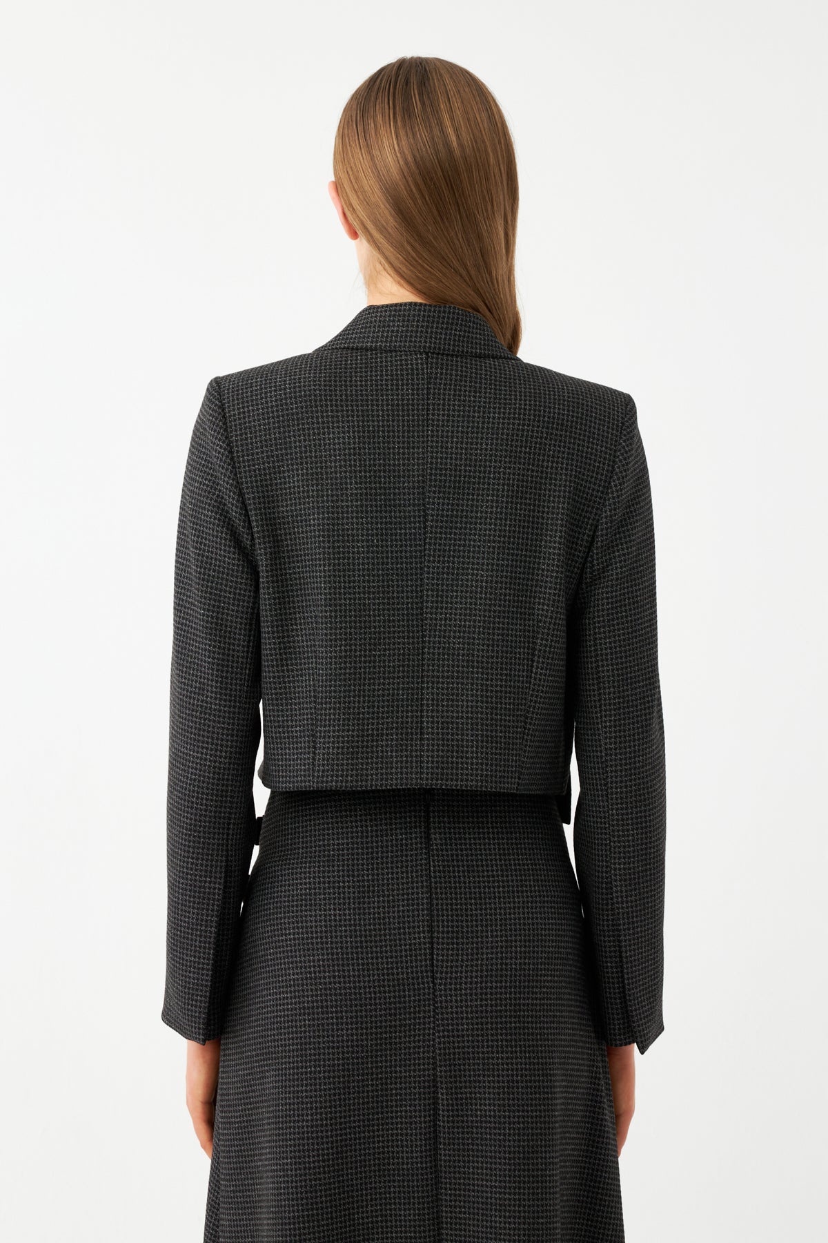 Kadın Siyah Tokalı Kemer Detaylı Kısa Blazer Ceket