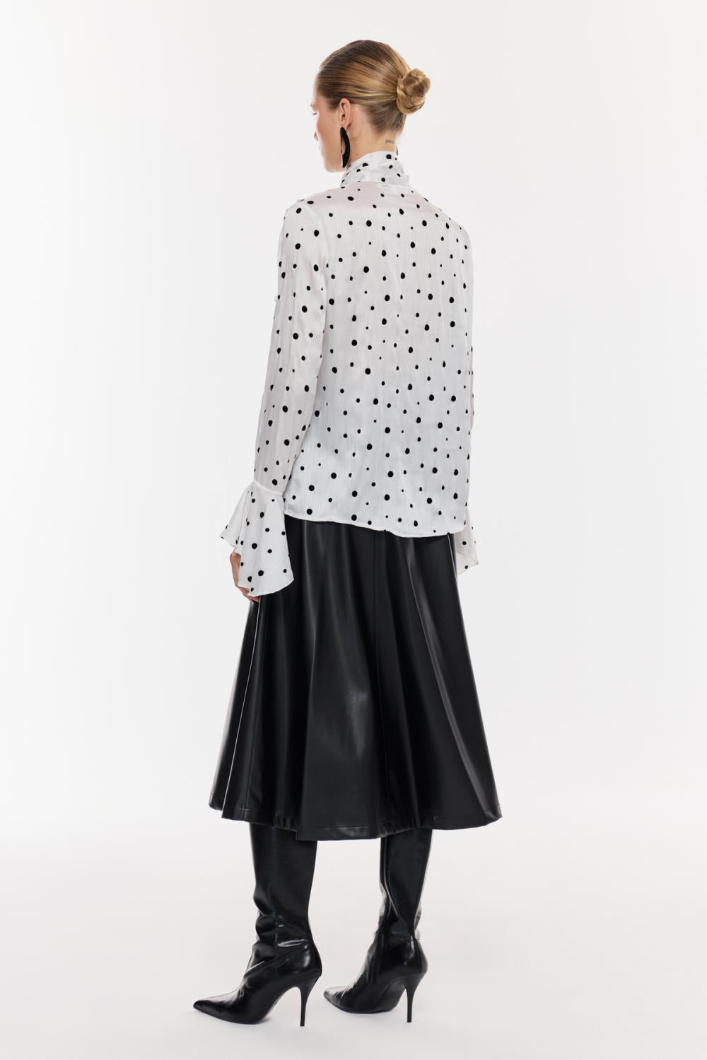 Puantiye Desenli Fular Yaka Bluz