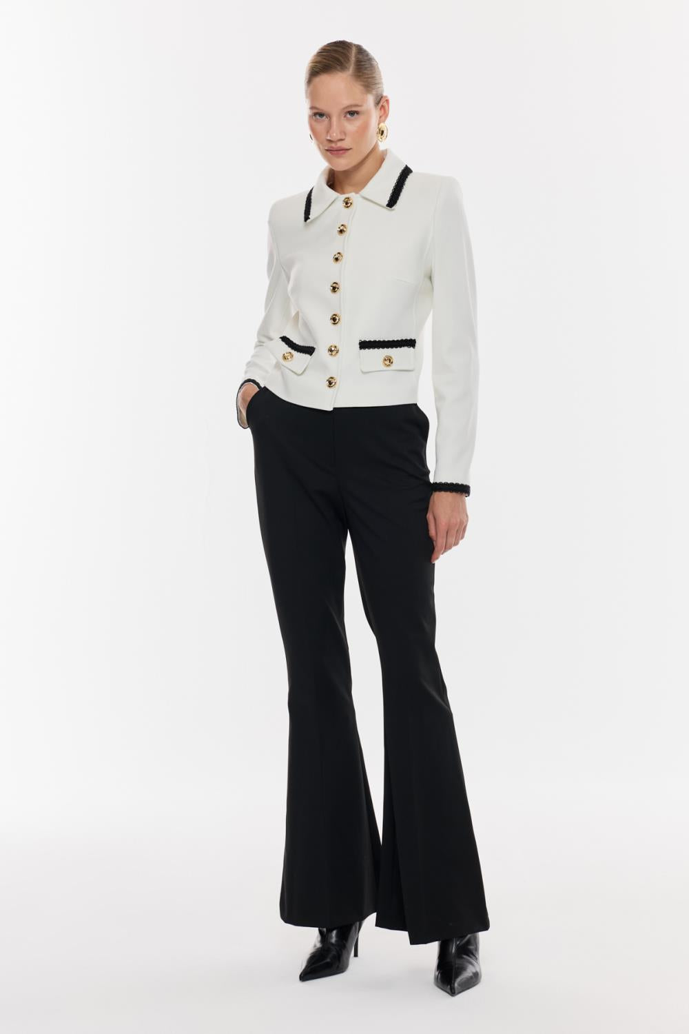 Zarif Düğme Detaylı Klasik Ceket