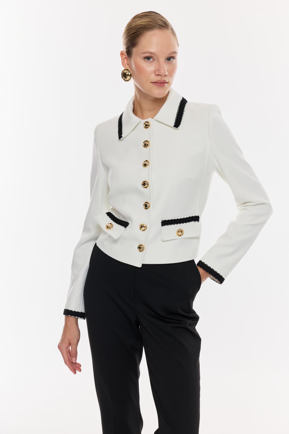 Zarif Düğme Detaylı Klasik Ceket