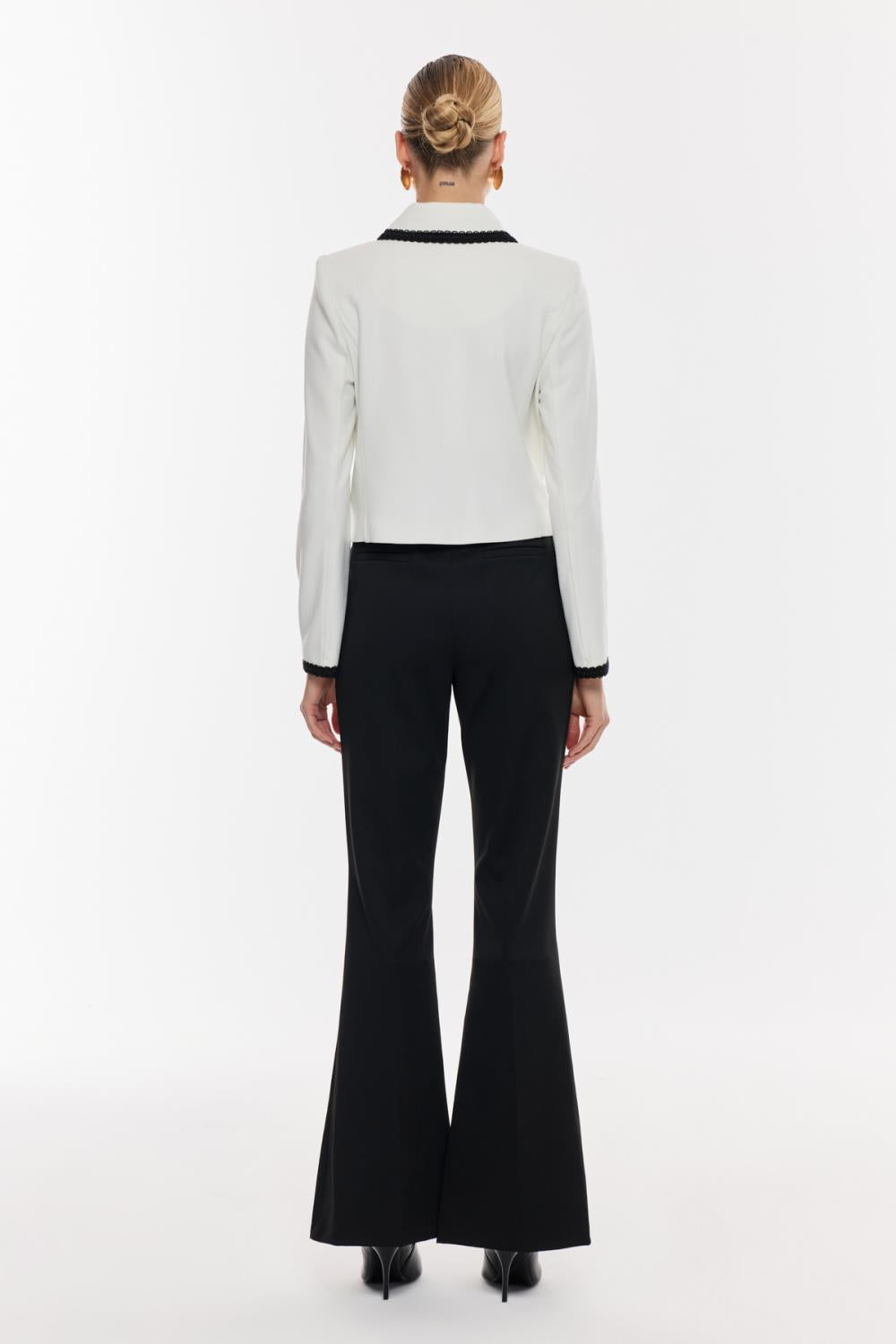 Zarif Düğme Detaylı Klasik Ceket