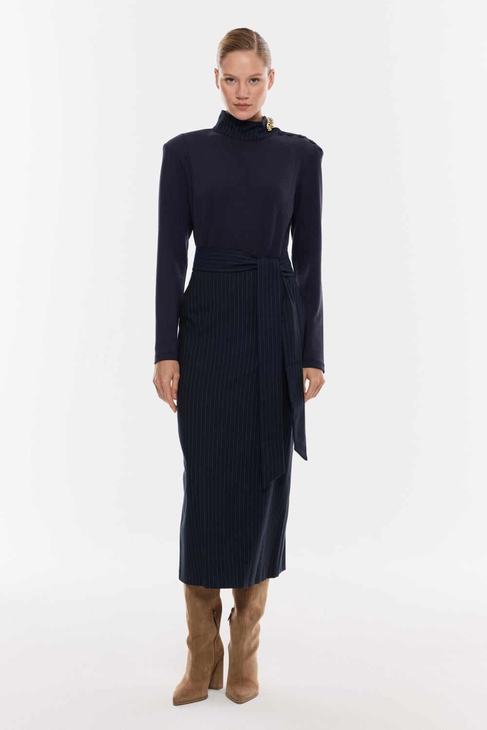 Kuşak Detaylı Çizgili Midi Elbise