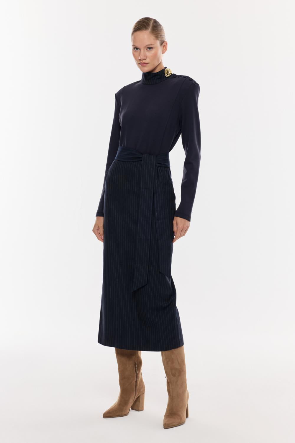 Kuşak Detaylı Çizgili Midi Elbise