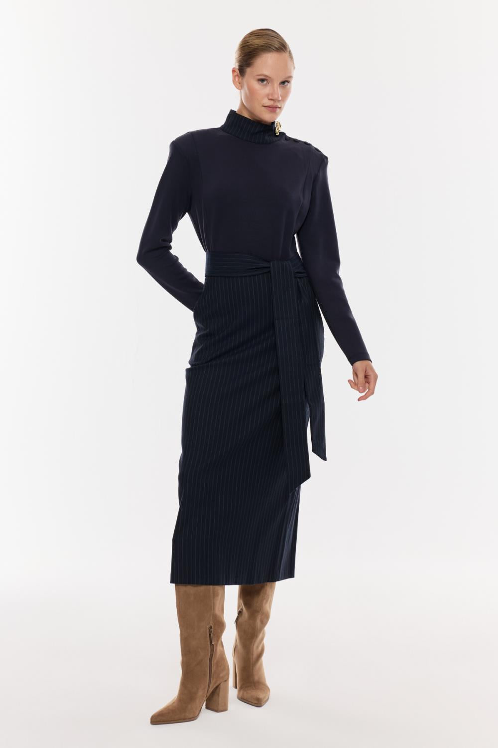 Kuşak Detaylı Çizgili Midi Elbise