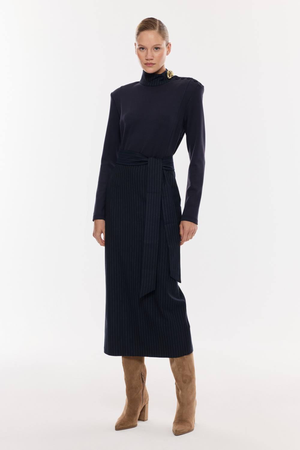 Kuşak Detaylı Çizgili Midi Elbise