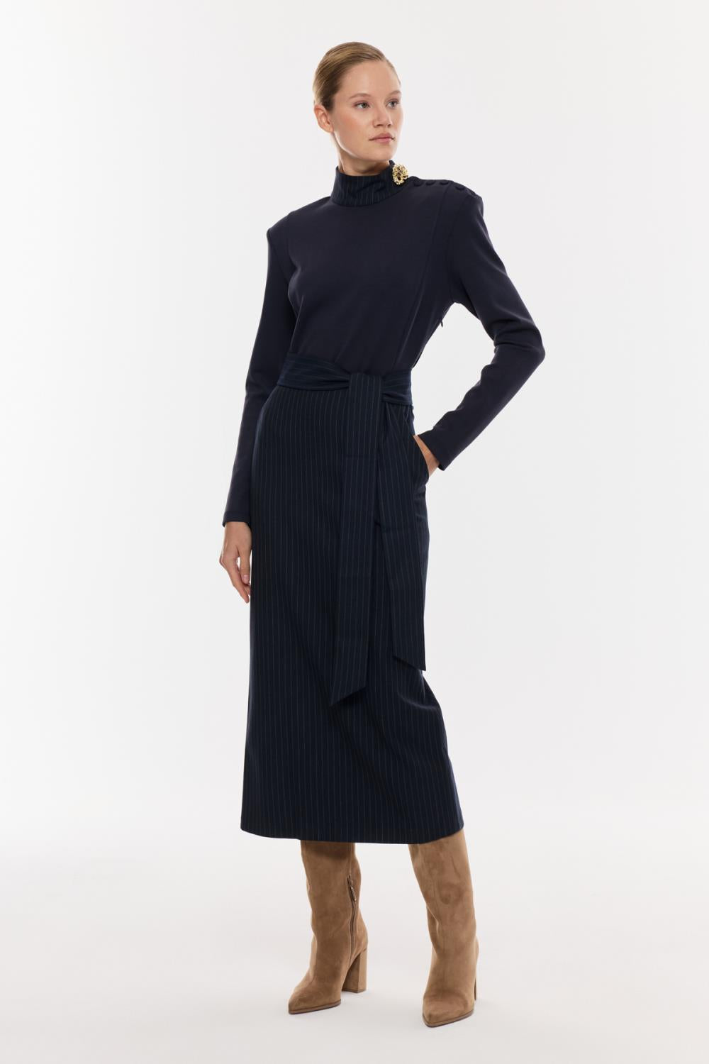 Kuşak Detaylı Çizgili Midi Elbise