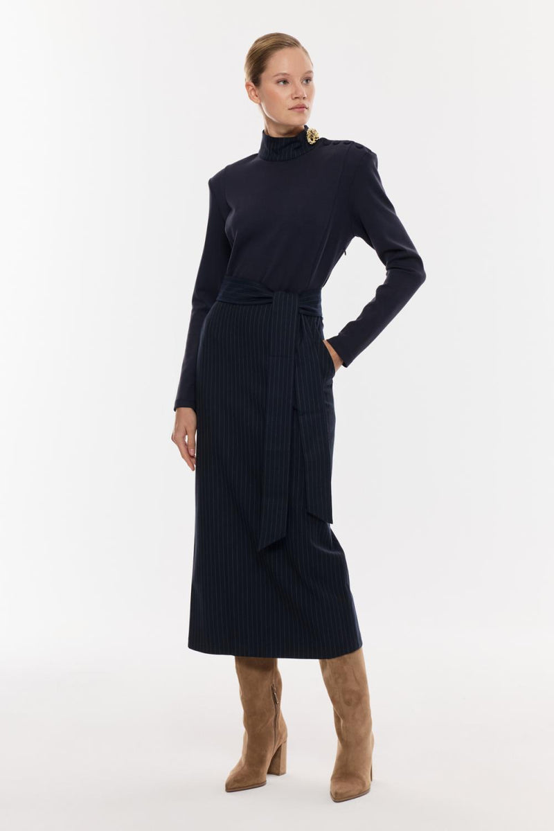 Kuşak Detaylı Çizgili Midi Elbise