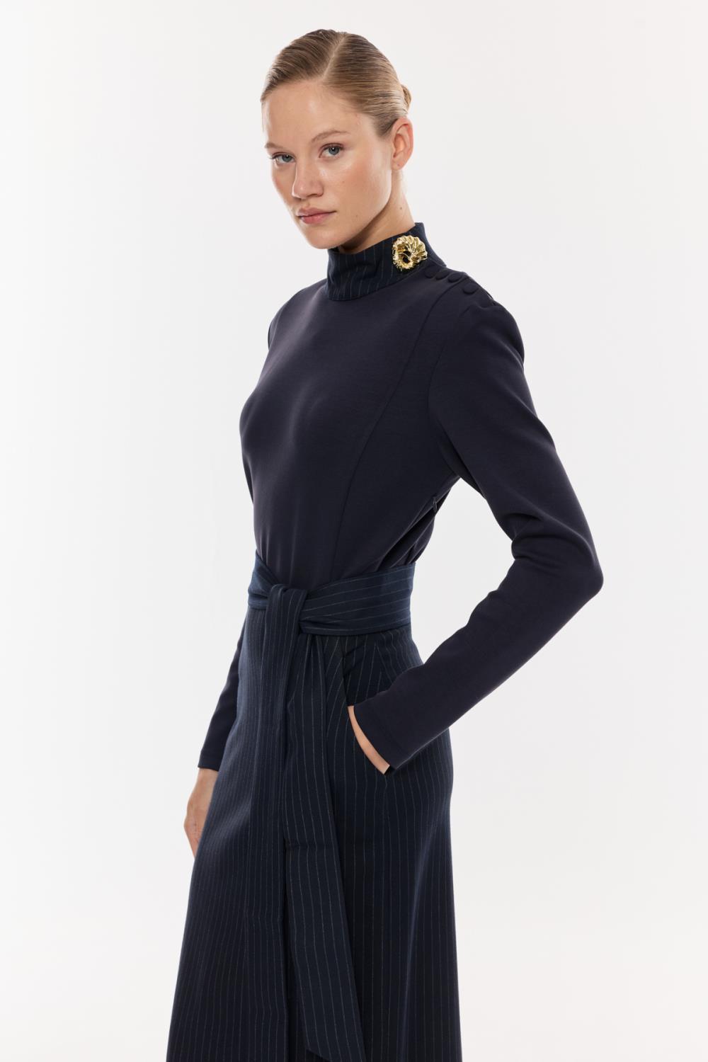 Kuşak Detaylı Çizgili Midi Elbise