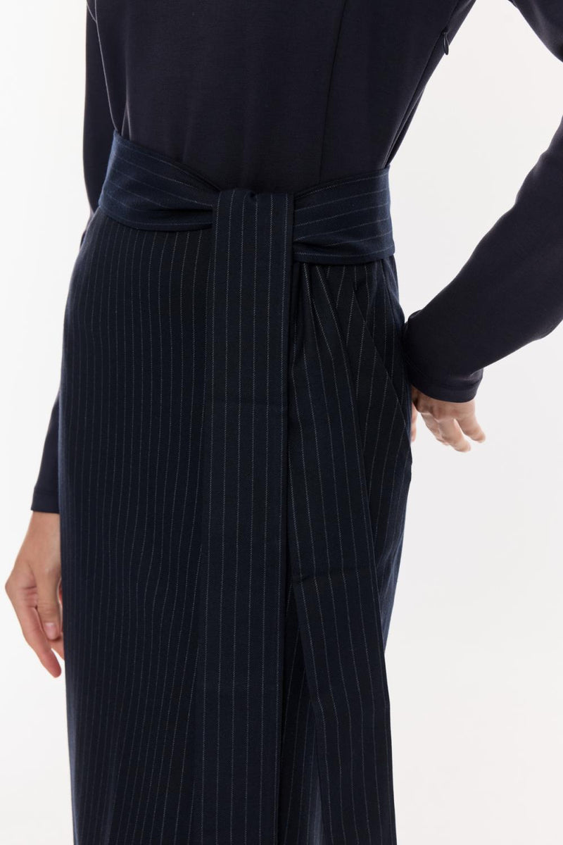 Kuşak Detaylı Çizgili Midi Elbise