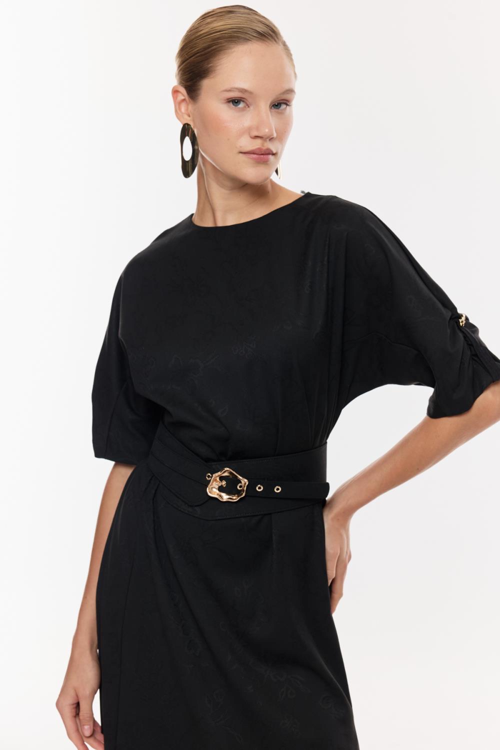 Zincir Detaylı Yırtmaçlı Midi Elbise