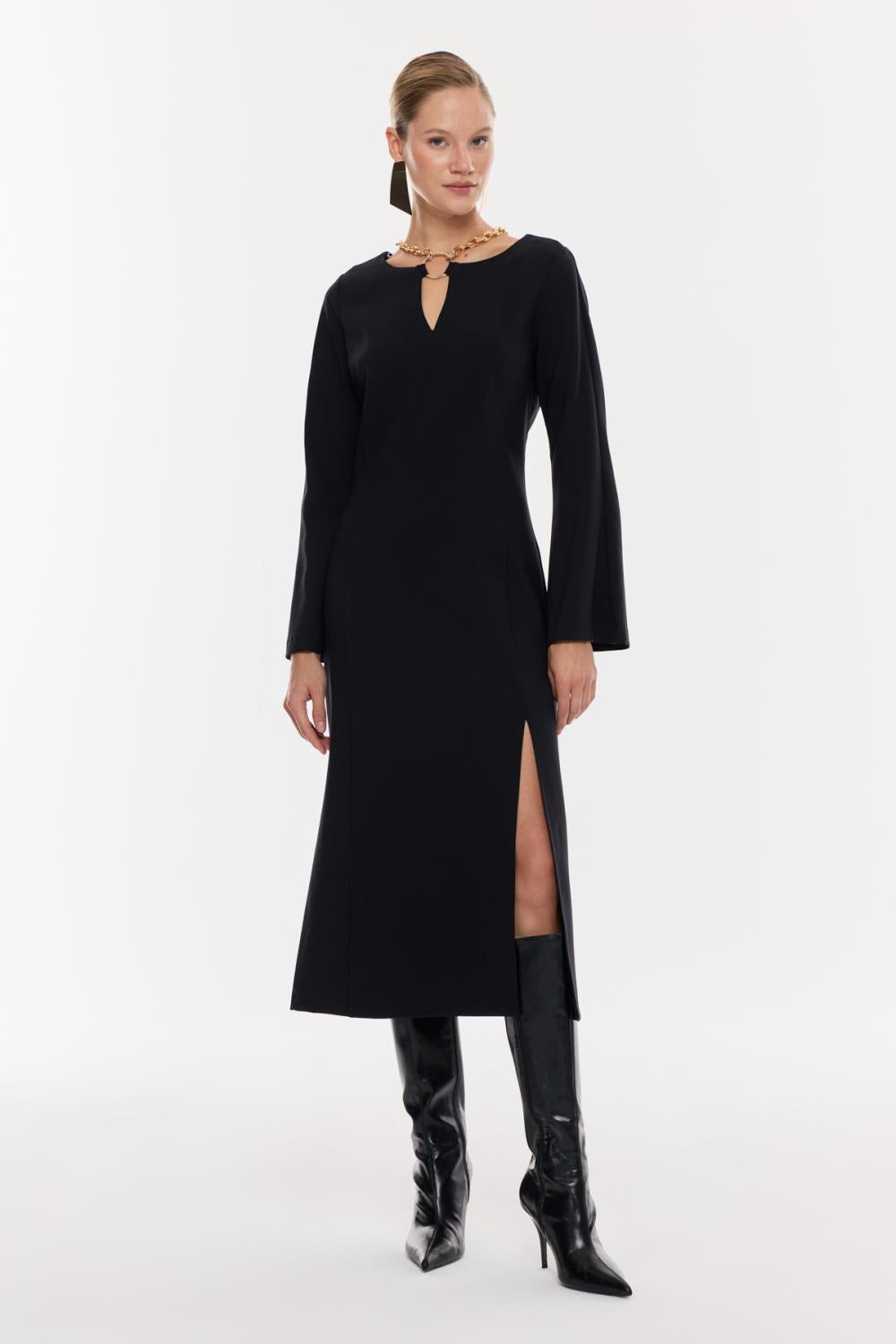 Zincir Detaylı Yırtmaçlı Midi Elbise