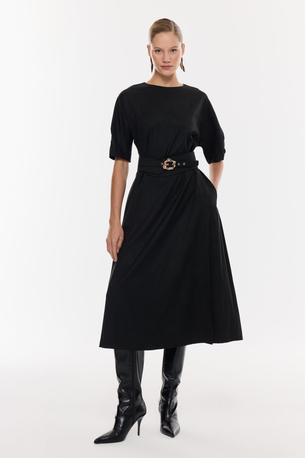 Zincir Detaylı Yırtmaçlı Midi Elbise