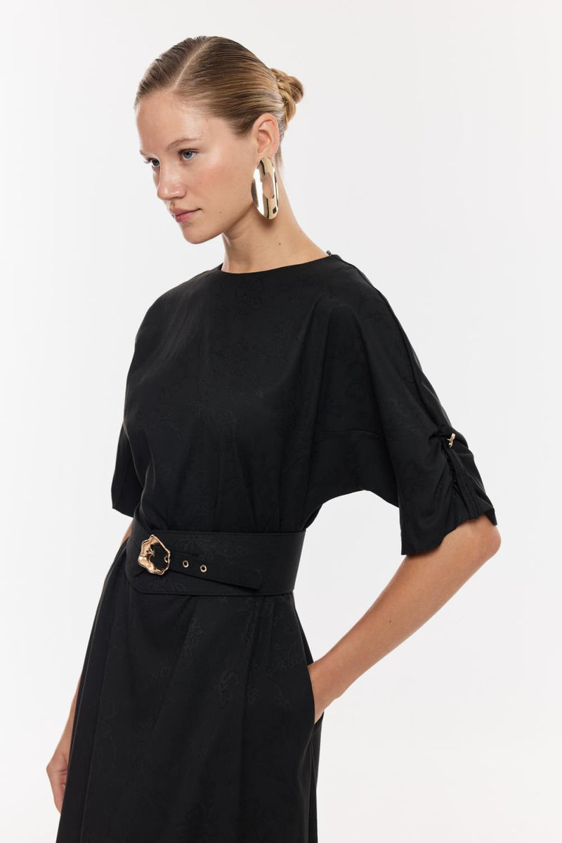 Zincir Detaylı Yırtmaçlı Midi Elbise