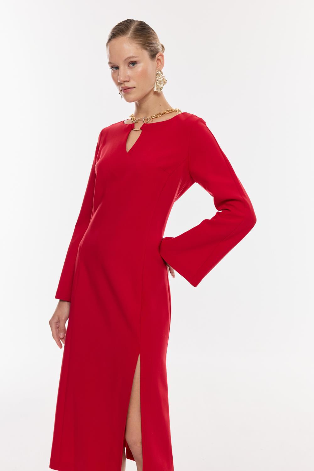 Zincir Detaylı Yırtmaçlı Midi Elbise