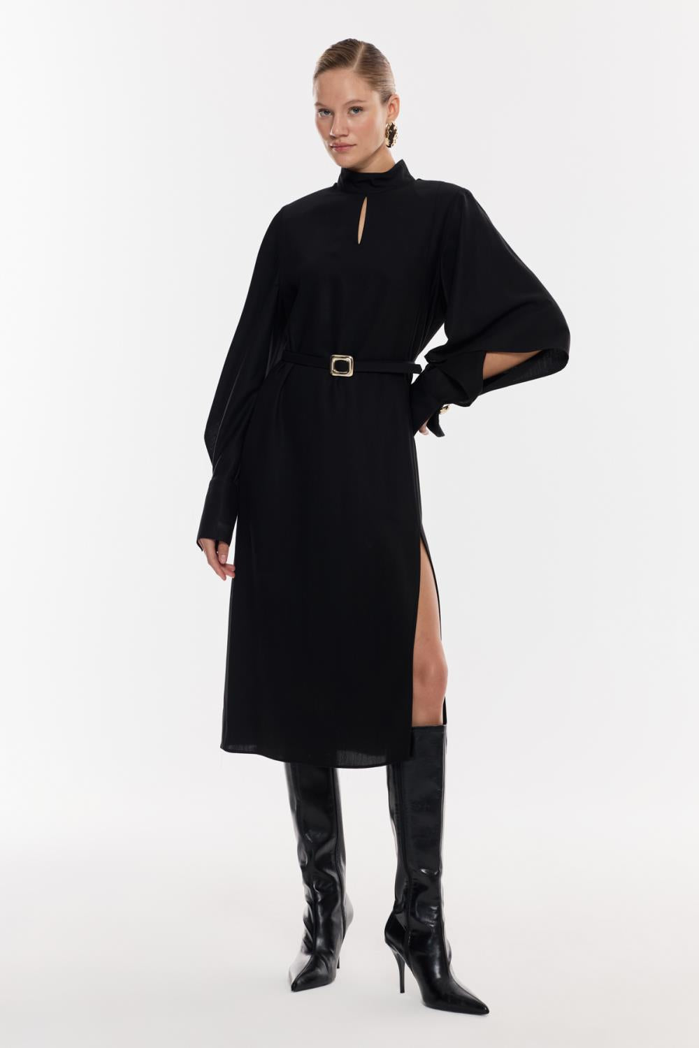 Yırtmaç Detaylı Kemerli Midi Elbise