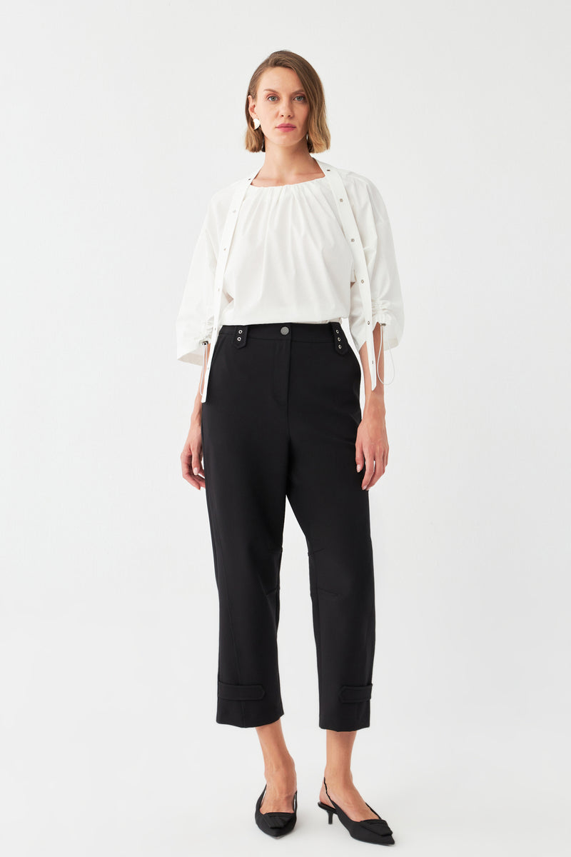 Düğme Detaylı Kısa Paça Pantolon
