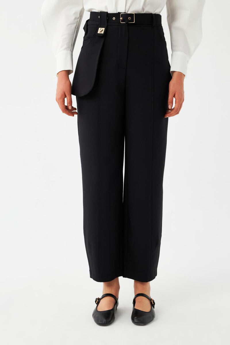 Kemerli Düz Paça Pantolon